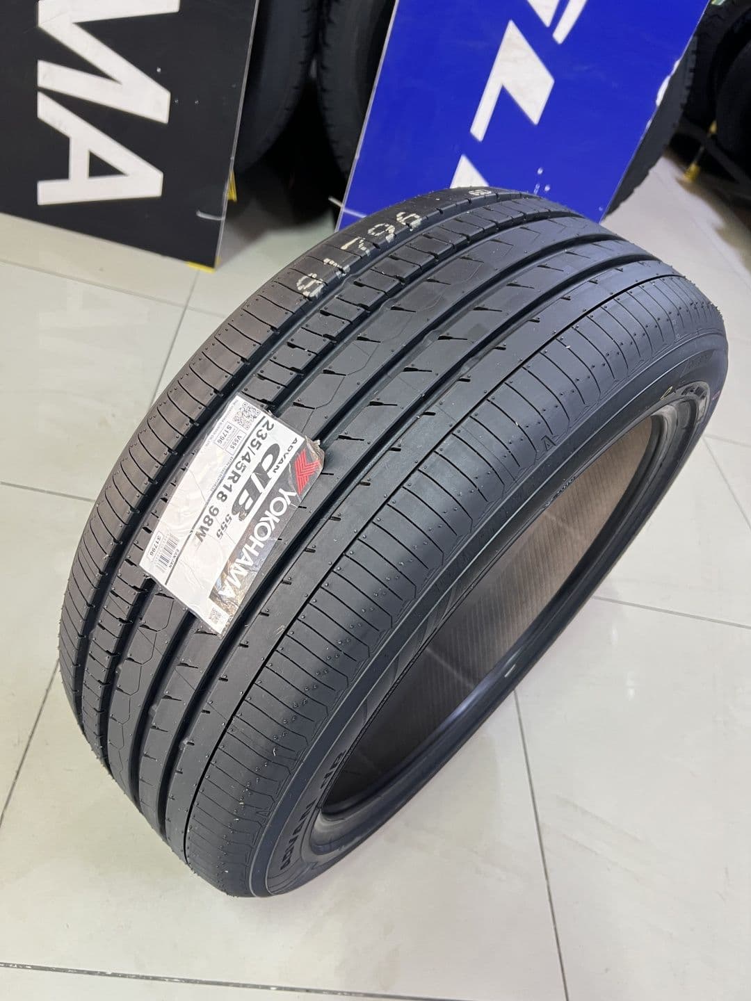 Yokohama 235/45R18 V555 - миниатюра 3